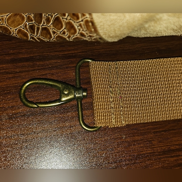 BATH & BODY WORKS | FAUX SUEDE LEATHER WITH SHERPA TRIM DUFFLE TRAVEL BAG - Picture 8 of 16